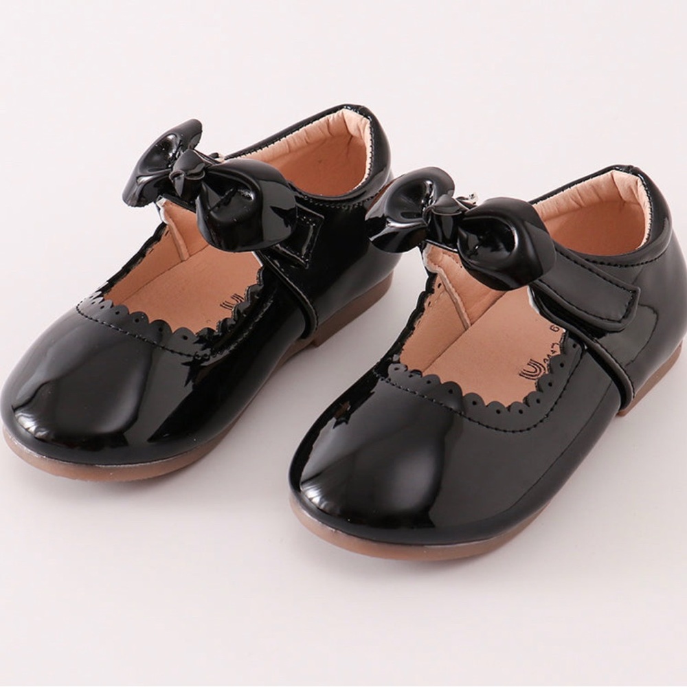 Little girl toddler Abby & Evie Black Patent Mary Jane Shoes, US Size 8.